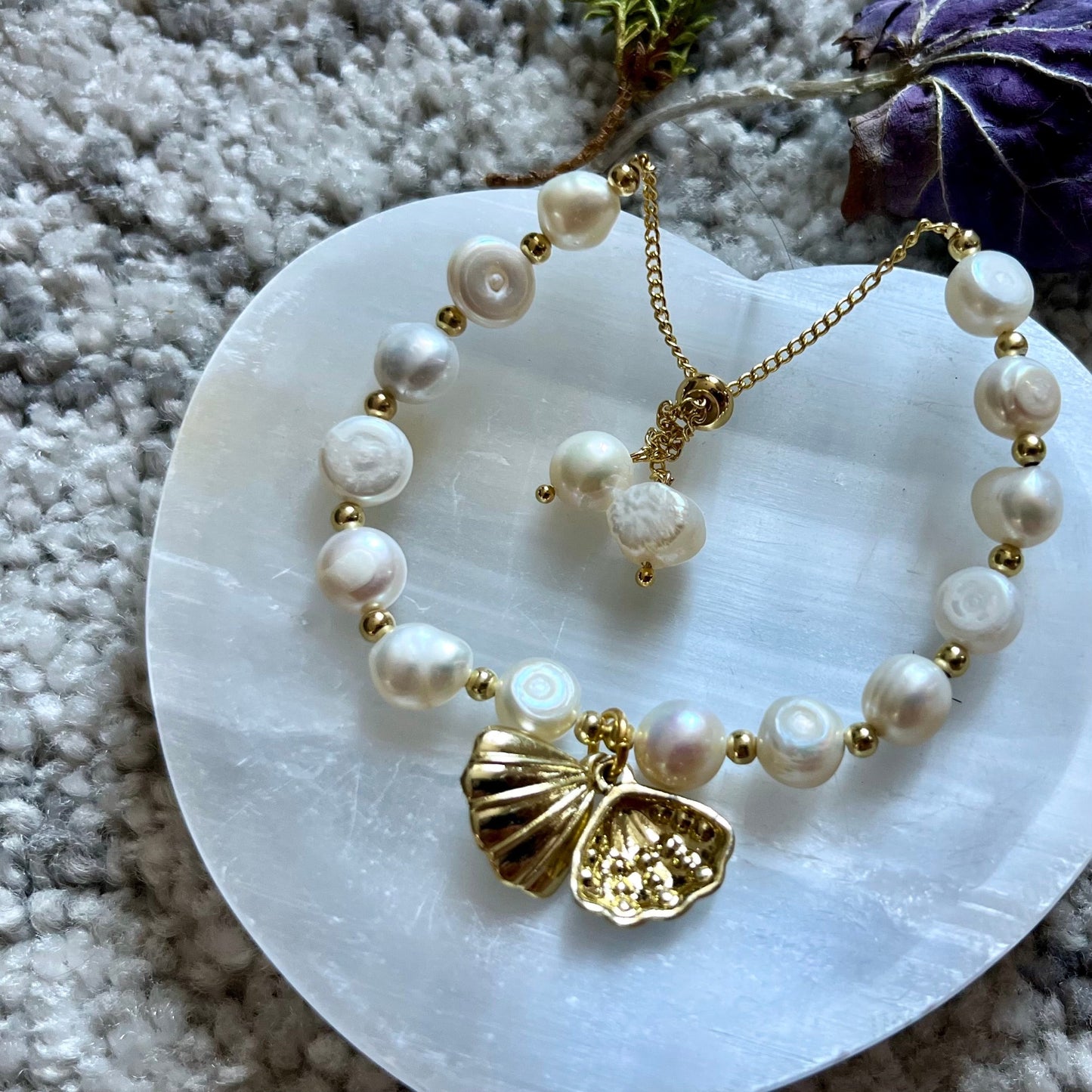 Natural Freshwater Pearl Bracelet (Shell)