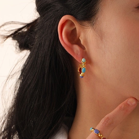 Boucles d'oreilles avec pierres précieuses colorées