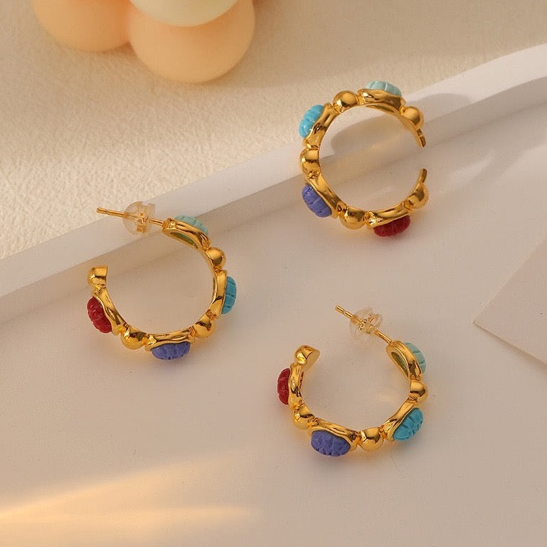 Boucles d'oreilles avec pierres précieuses colorées