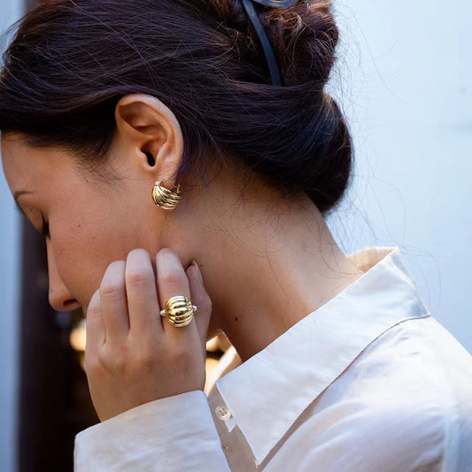 Lizzie Studs Earrings