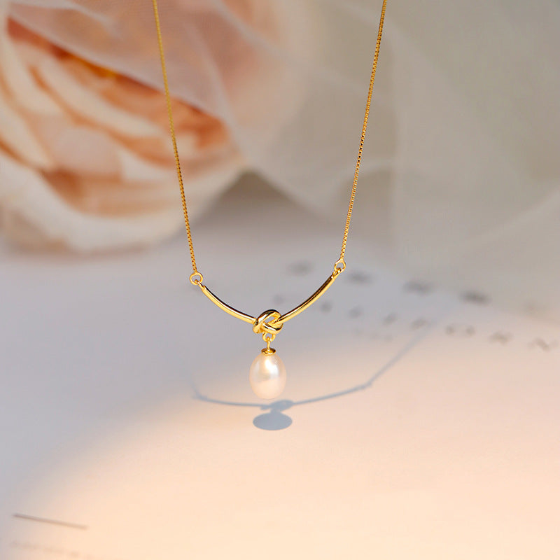 Special Knot with Pearl Necklace