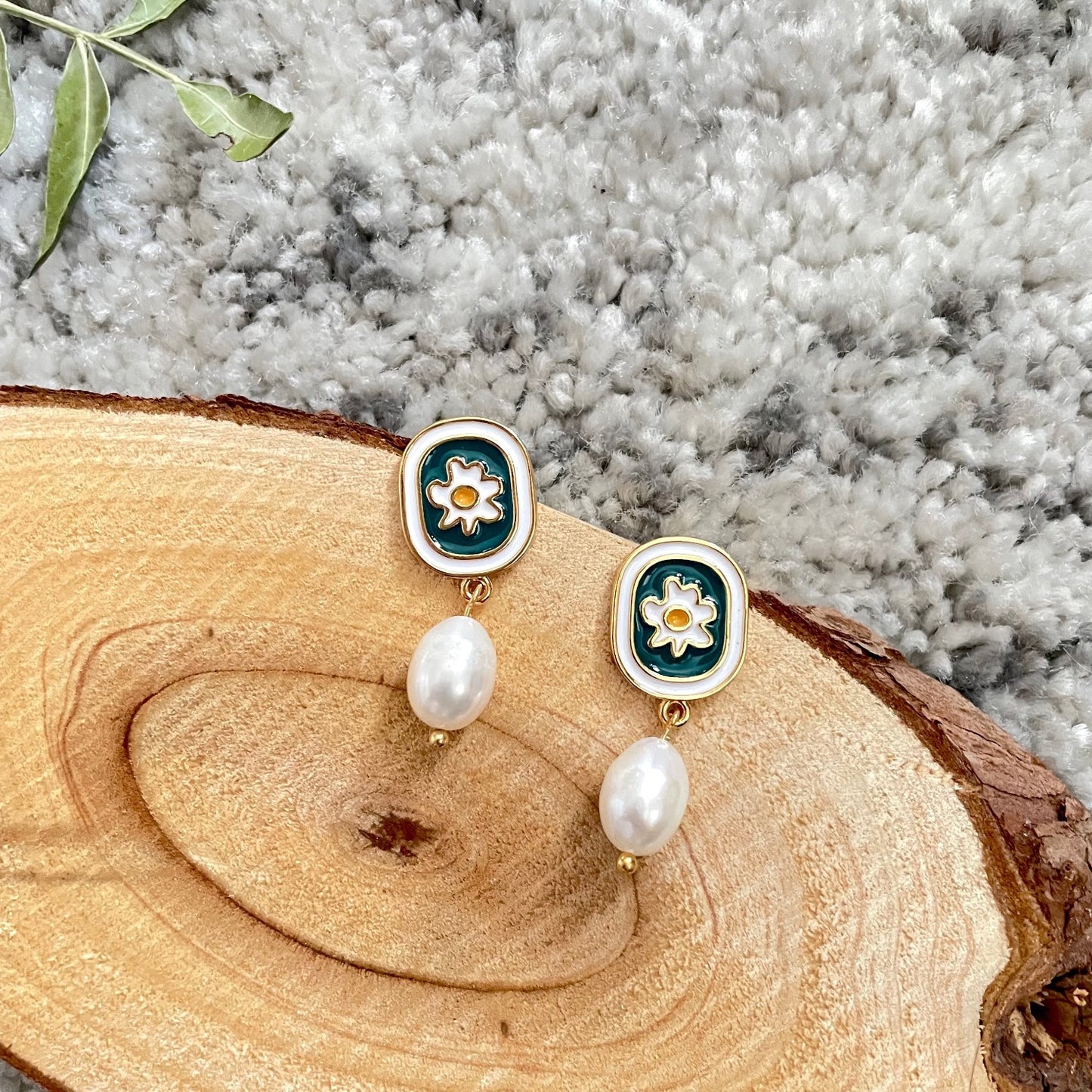 Boucles d'oreilles style marguerite pastorale avec perle