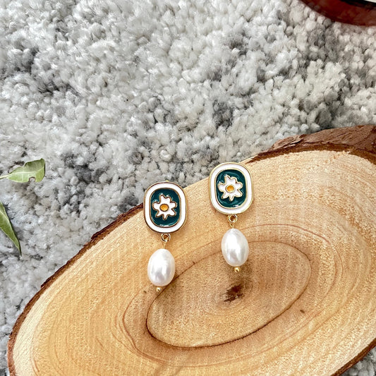 Pastoral Daisy Style Earrings with Pearl