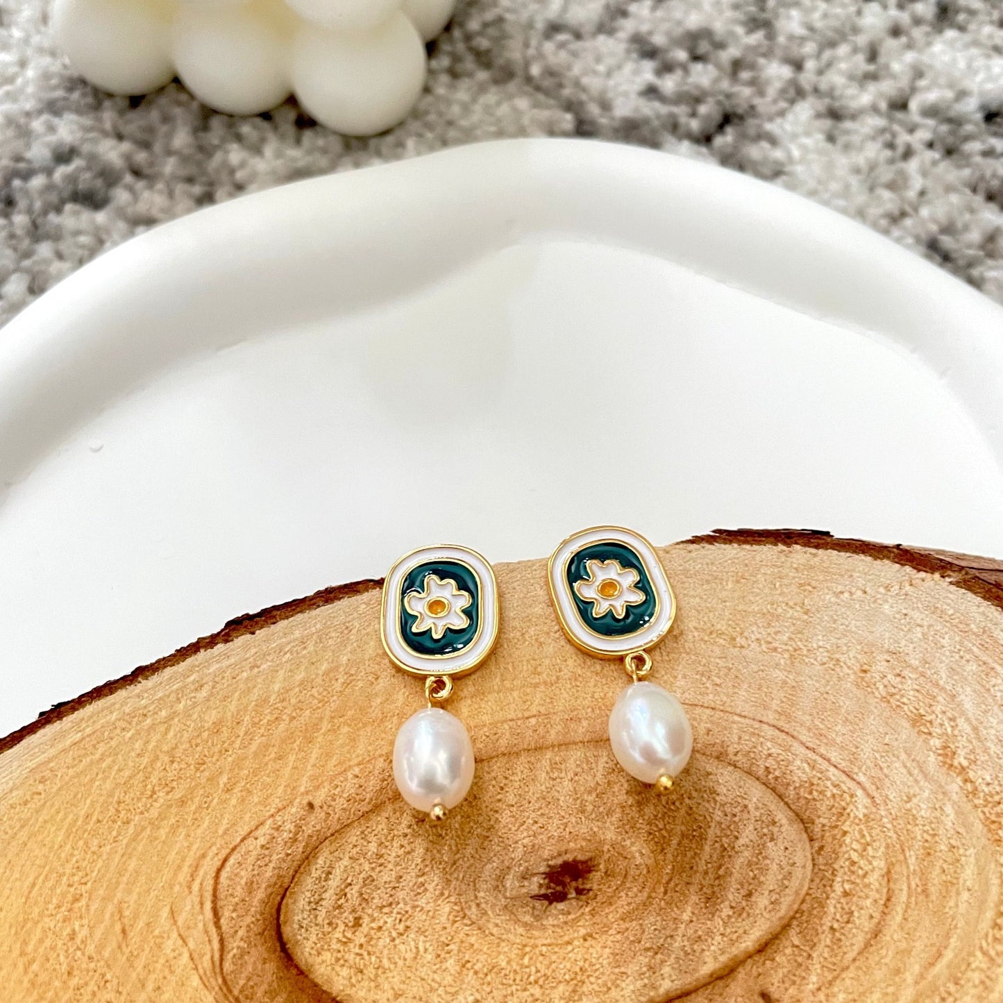 Boucles d'oreilles style marguerite pastorale avec perle