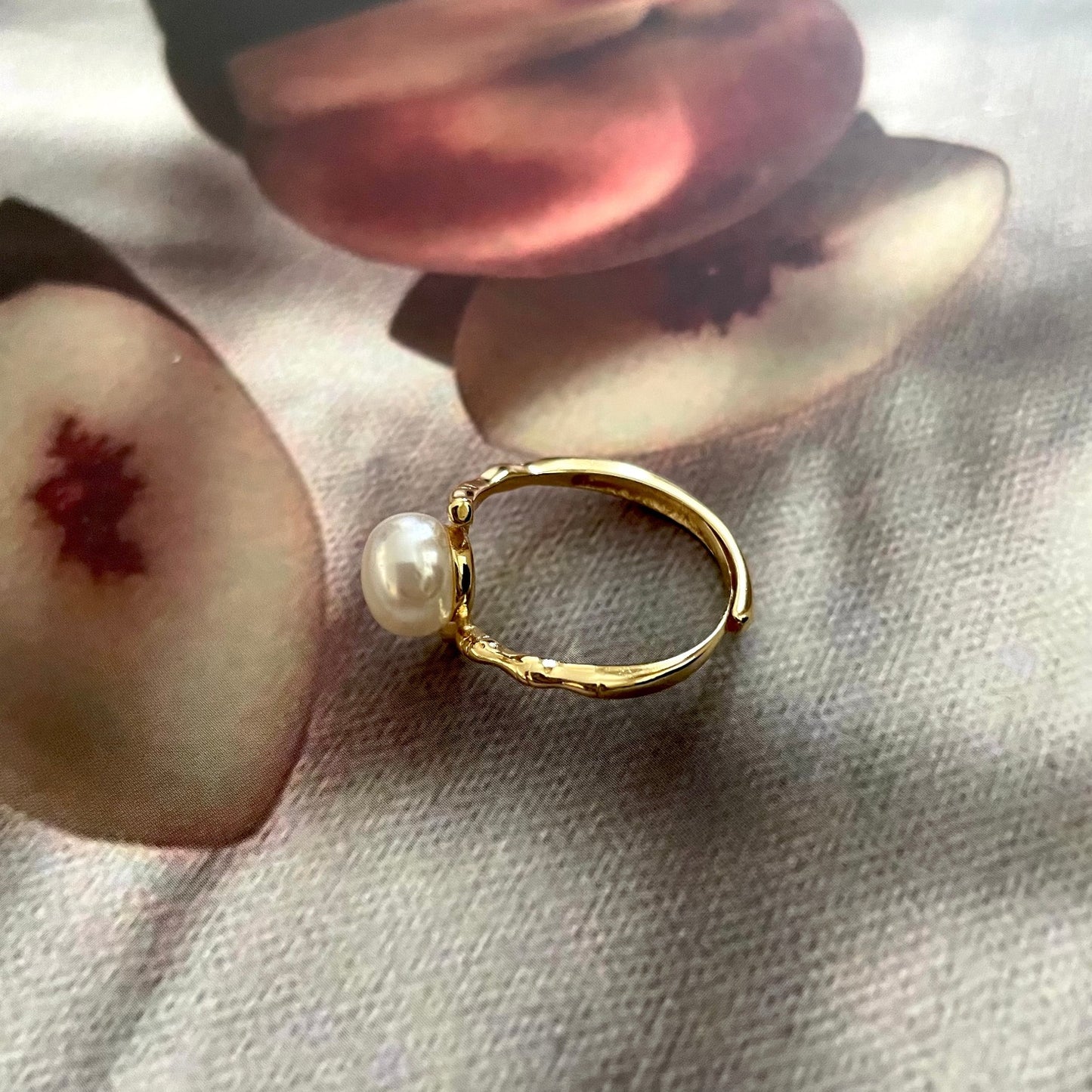 Cela Fine Pearl Ring