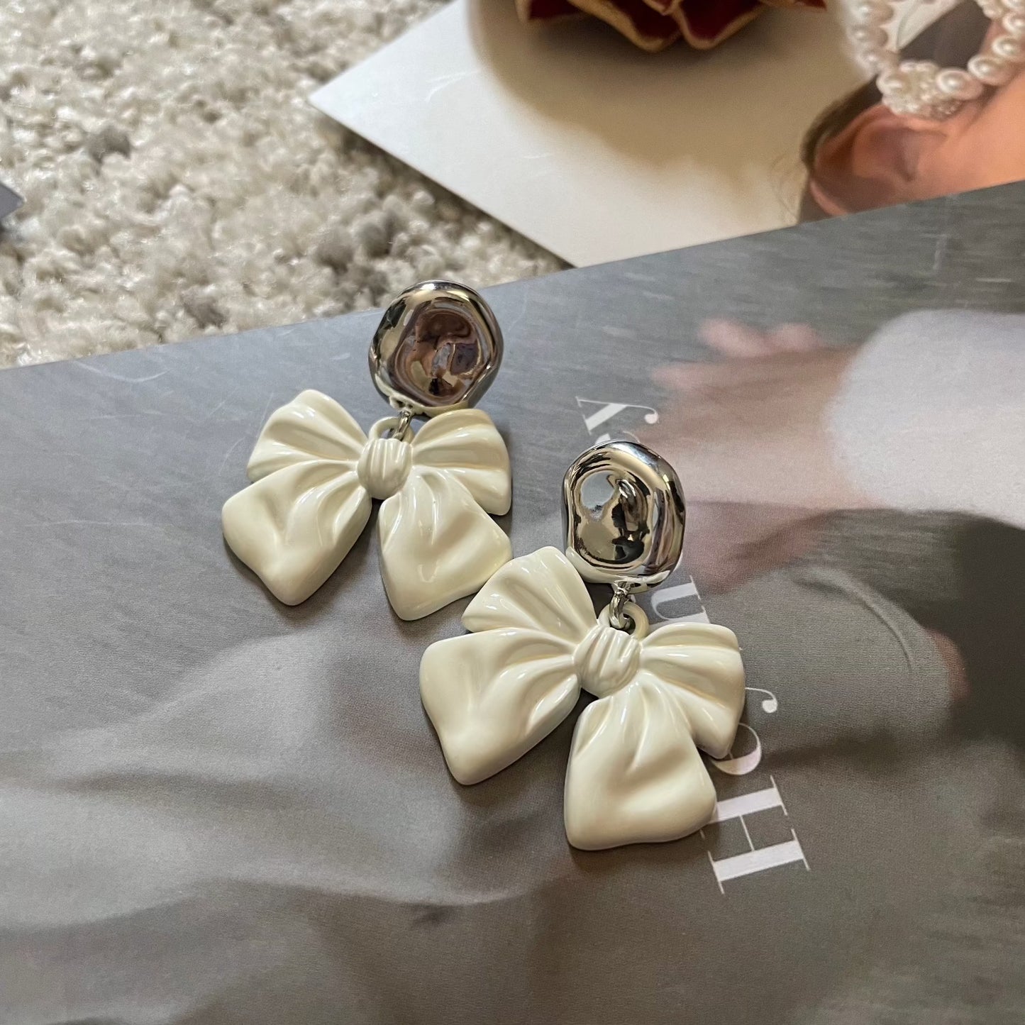 Boucles d'oreilles à nœud distinctif