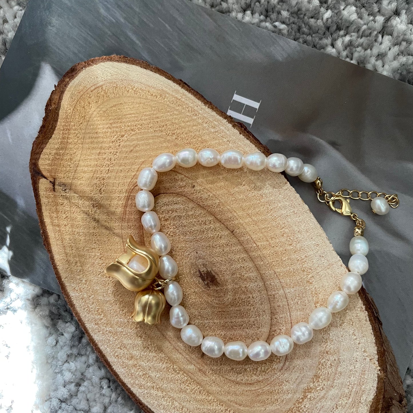 Bell Orchid Pearl Bracelet