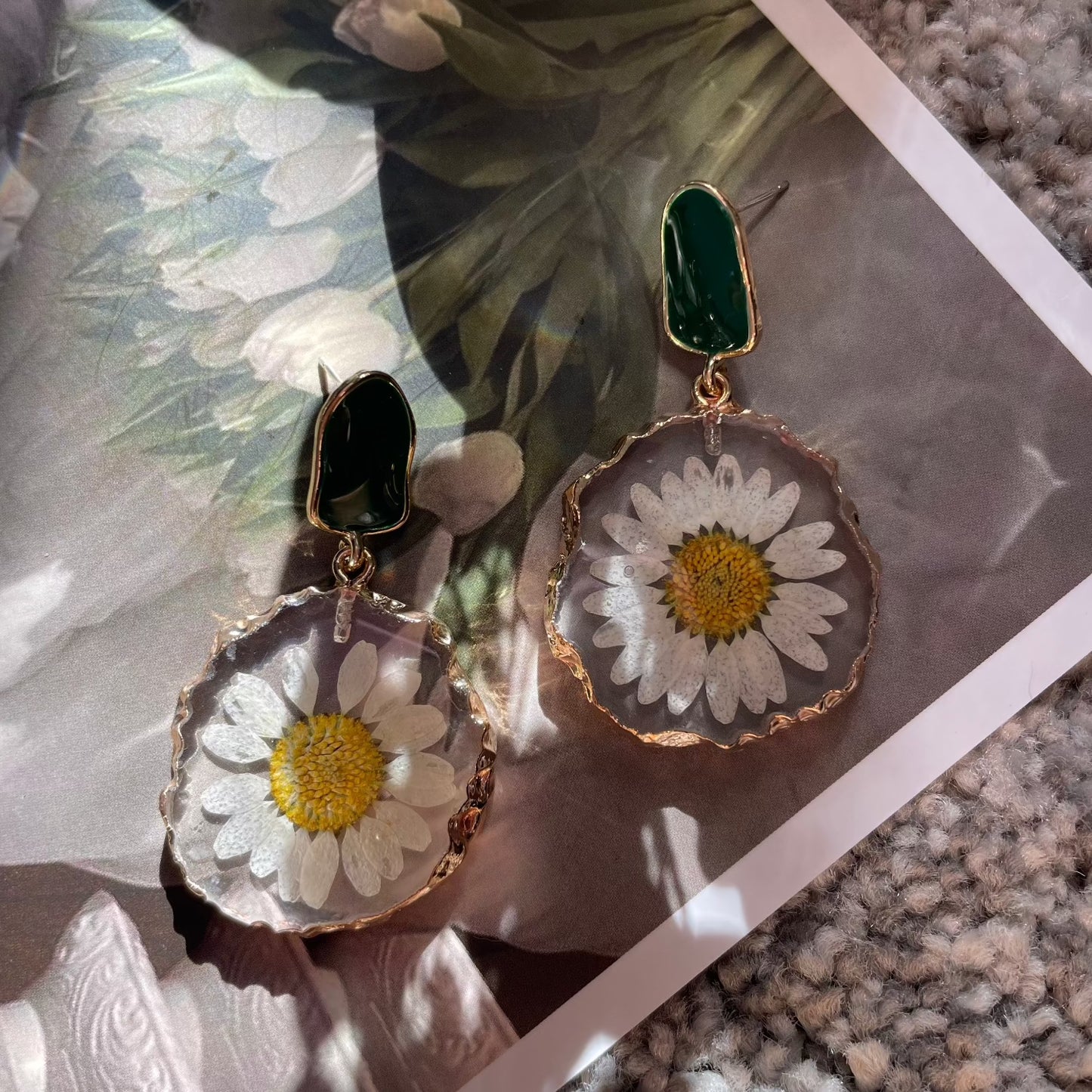 Boucles d’oreilles en fleurs de marguerite séchées