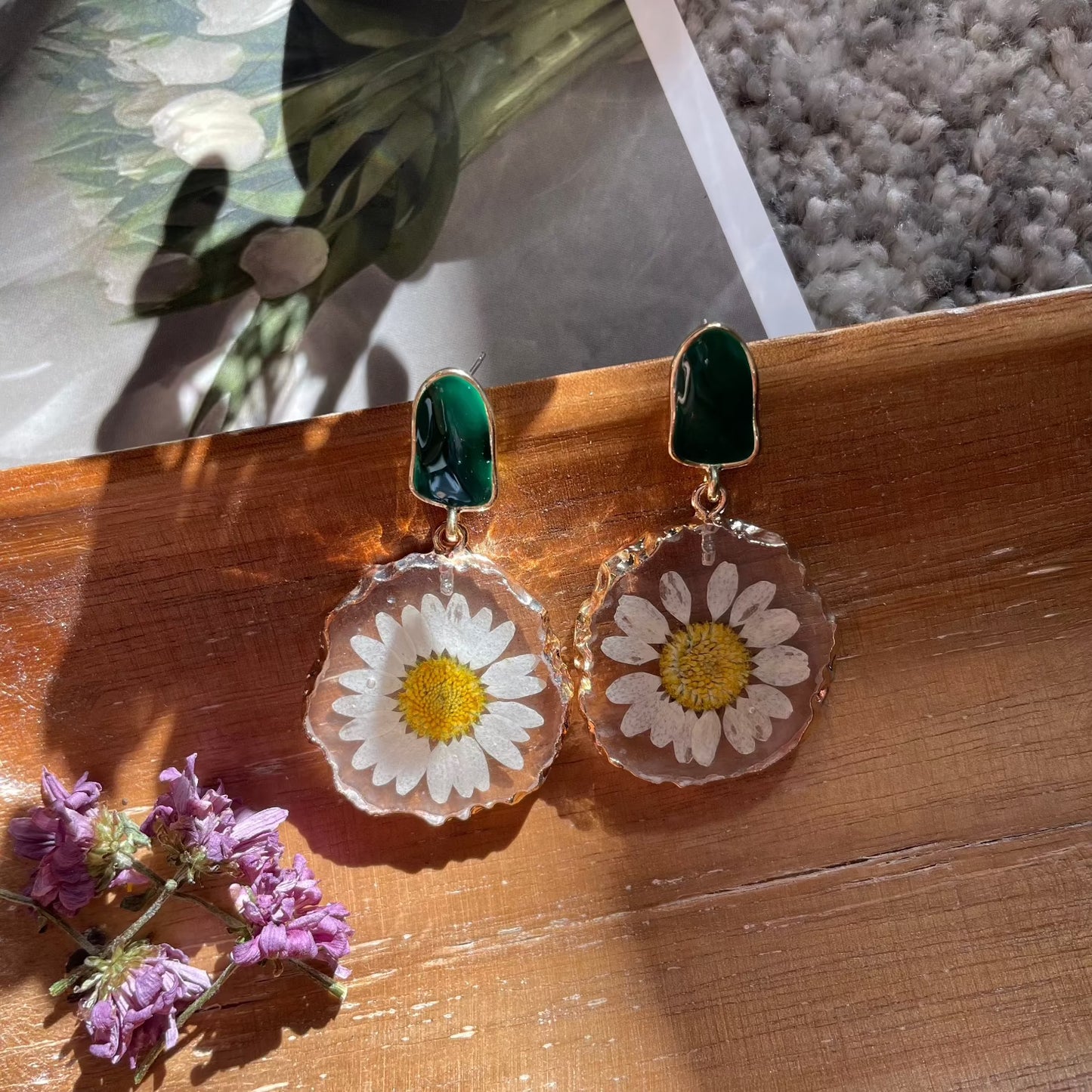 Boucles d’oreilles en fleurs de marguerite séchées