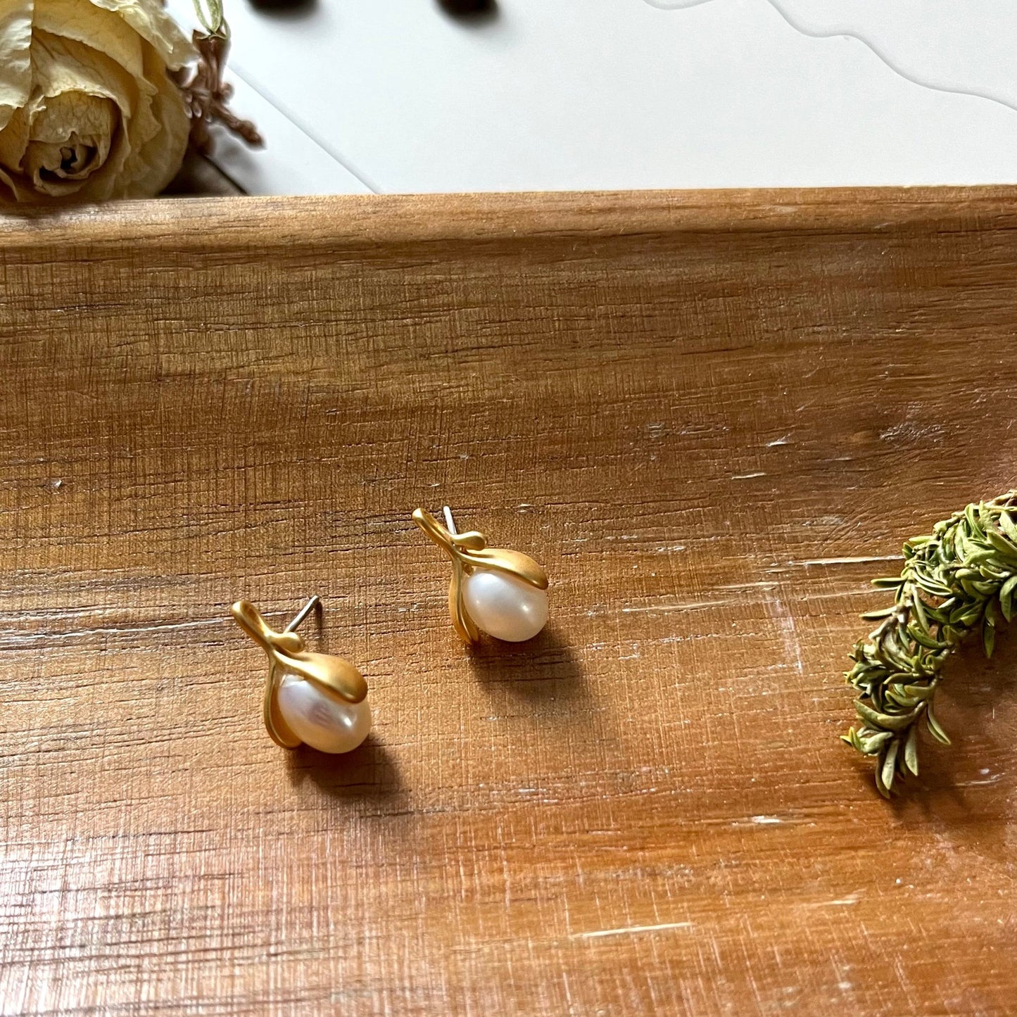 Leaf Wrap Pearls Earrings