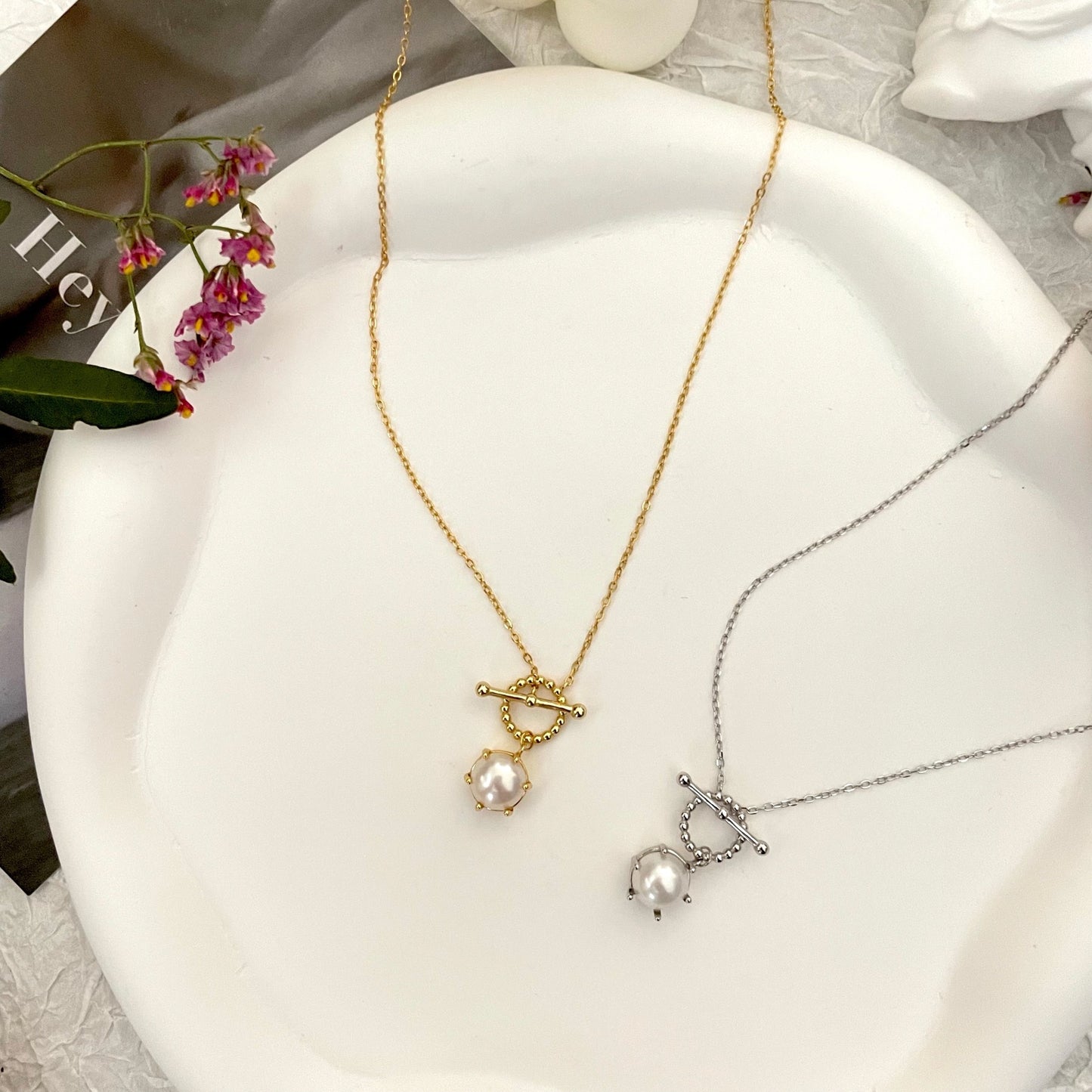 Flawless Pearl OT Buckle Necklace (Golden / Silver)