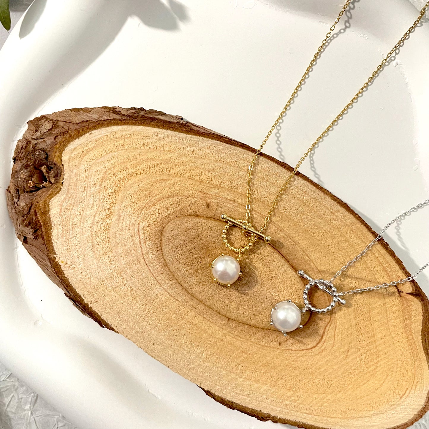 Flawless Pearl OT Buckle Necklace (Golden / Silver)