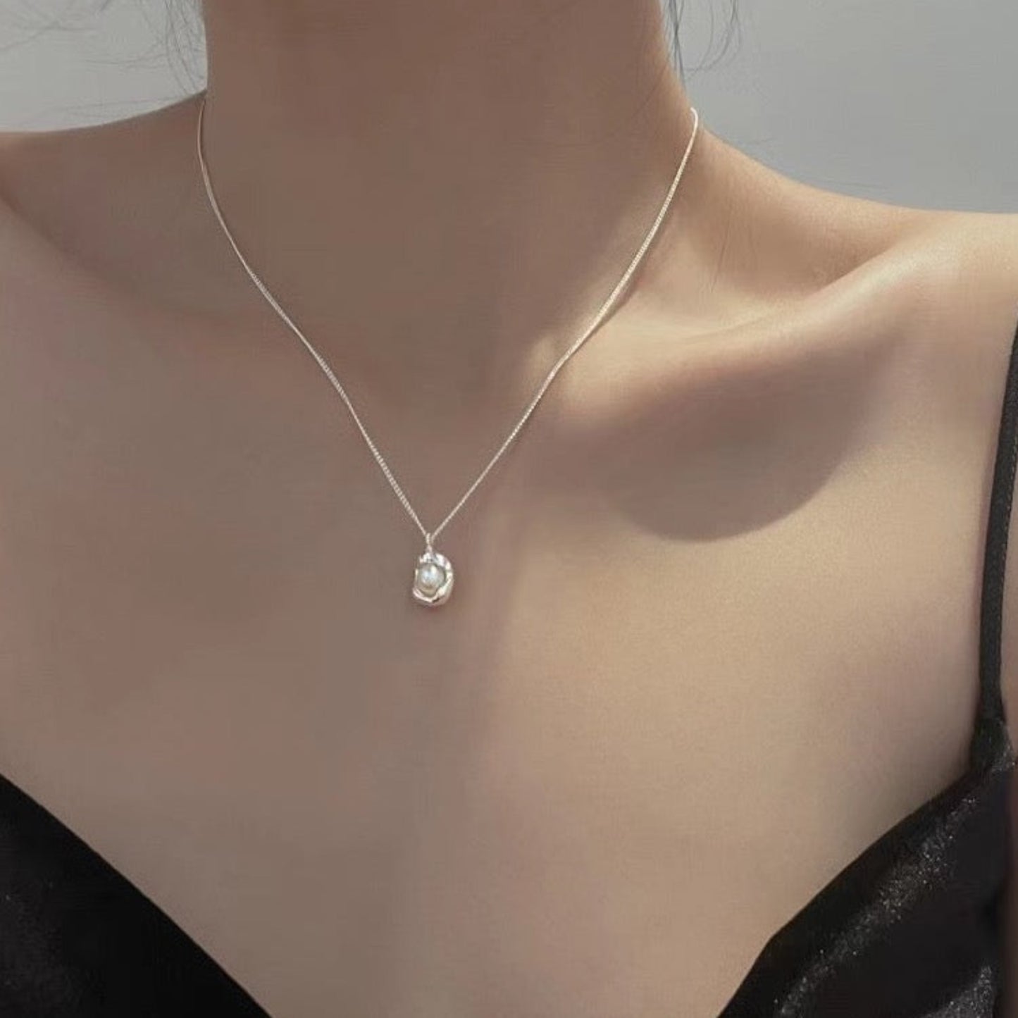 Single Pearl Pendant Necklace