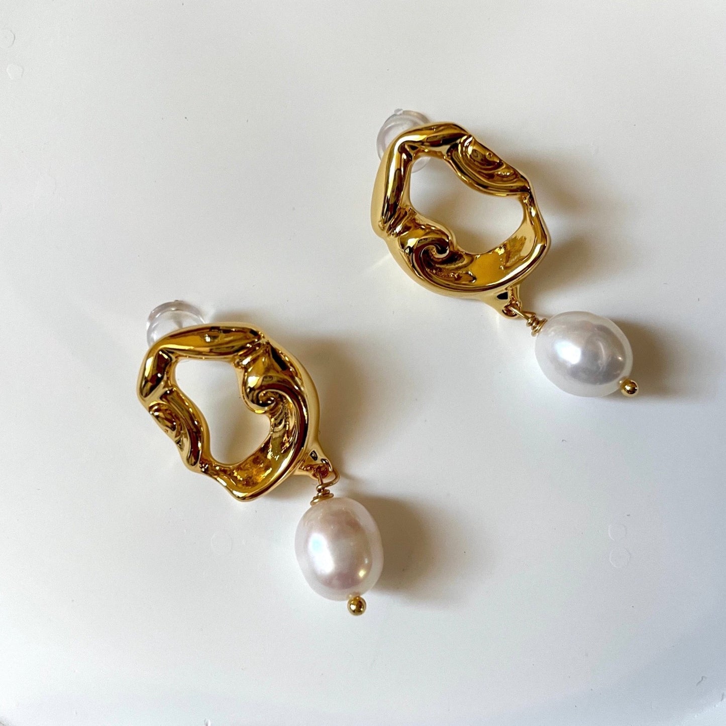 Boucles d'oreilles élégantes en perles baroques