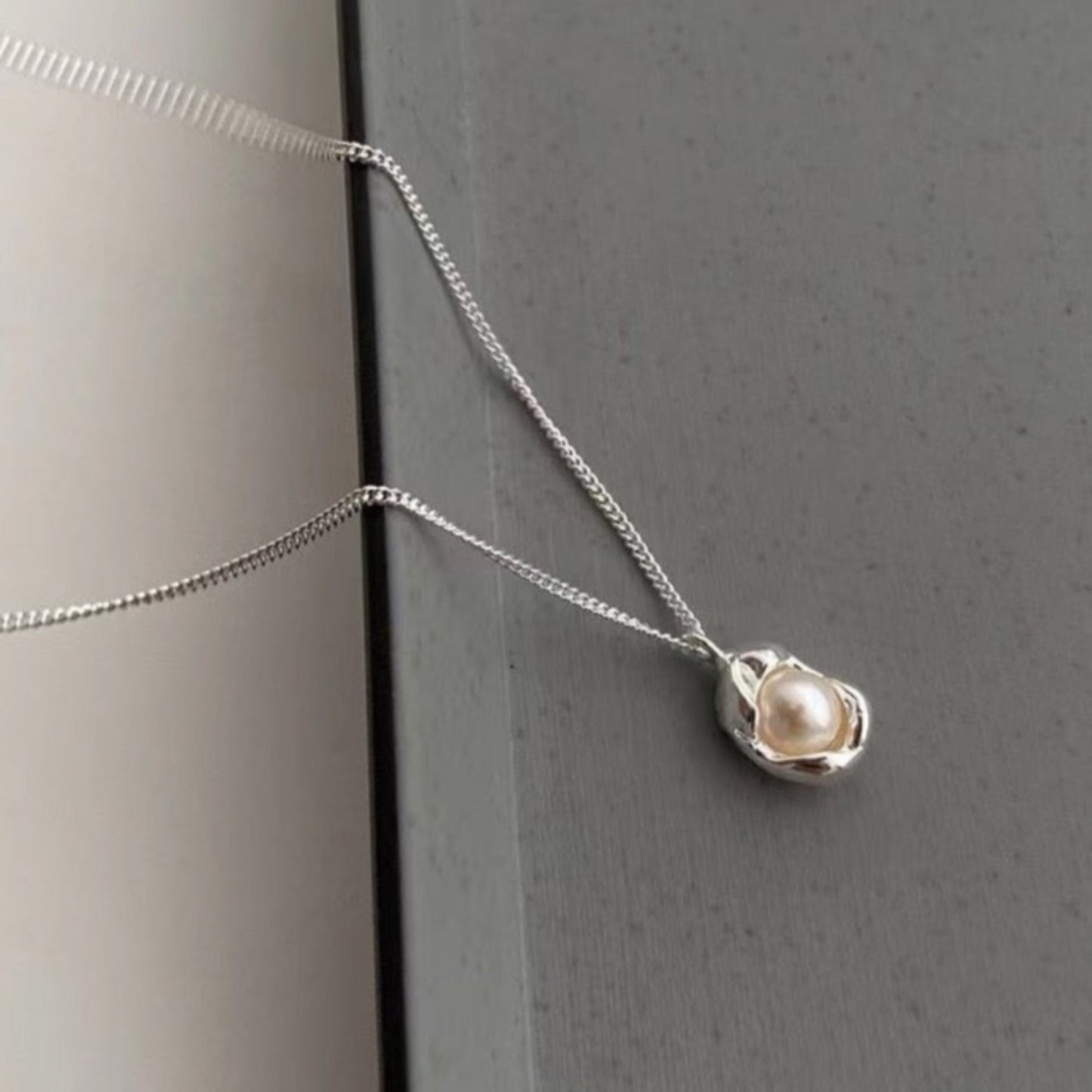 Single Pearl Pendant Necklace