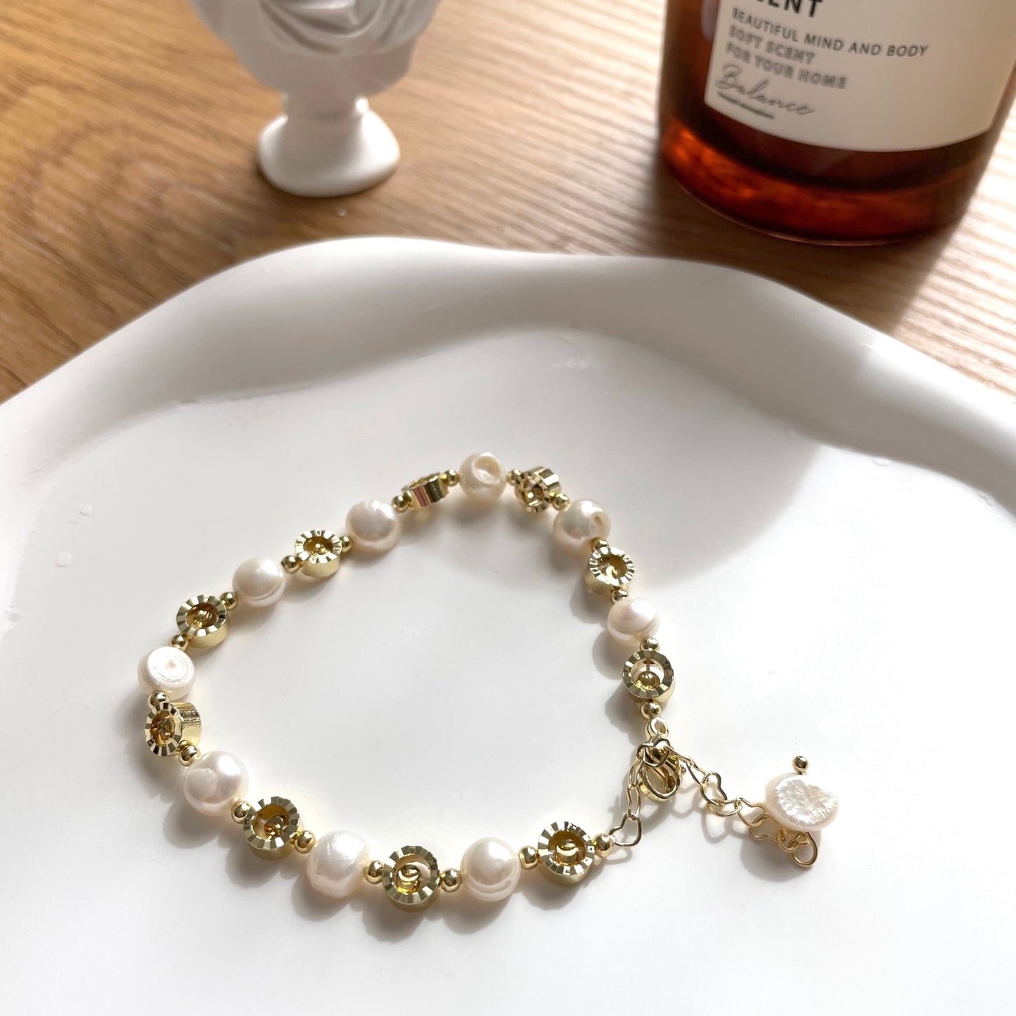 Unique Designed Pearl Bracelet