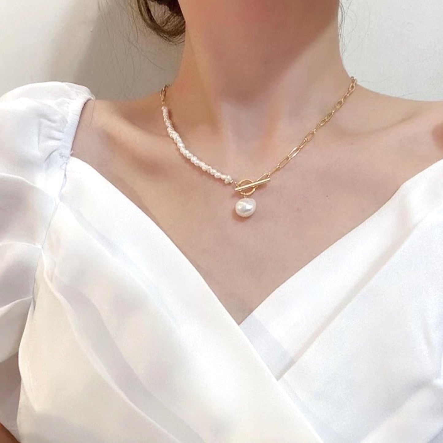 Unique Pearl Necklace with Pendant