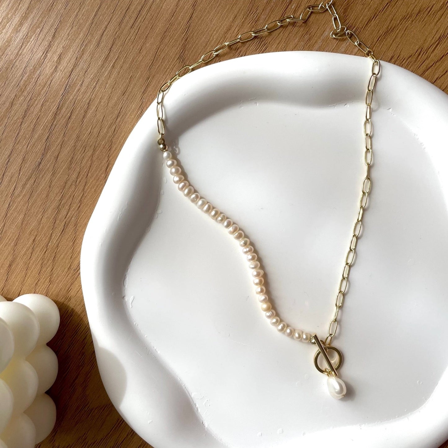 Unique Pearl Necklace with Pendant