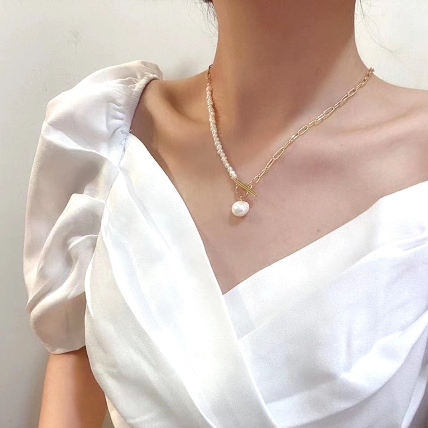 Unique Pearl Necklace with Pendant