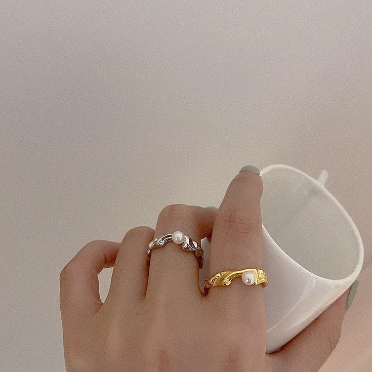 Irregular Pearl Ring (Golden / Silver)